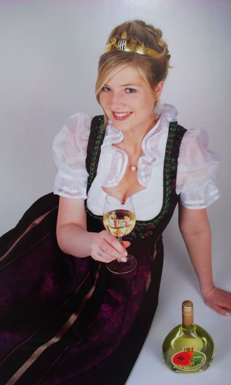 Weinprinzessin Sonja 2012 2013 Weinbauverein Seinsheim